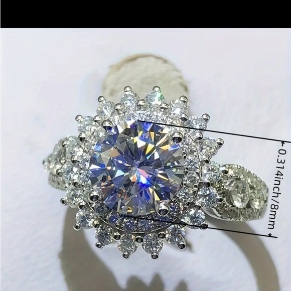 Elegant 925 Silver Plated Round Shaped Crystal Zircon Ring. - Picture 4 of 4